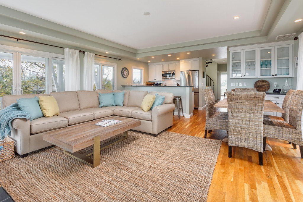 13 Girard Way