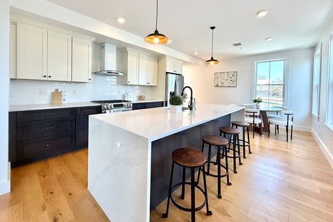 165 Everett St 7 Boston MA 02128