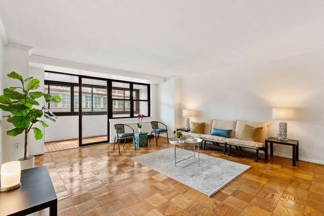 2 Hawthorne Pl 14N