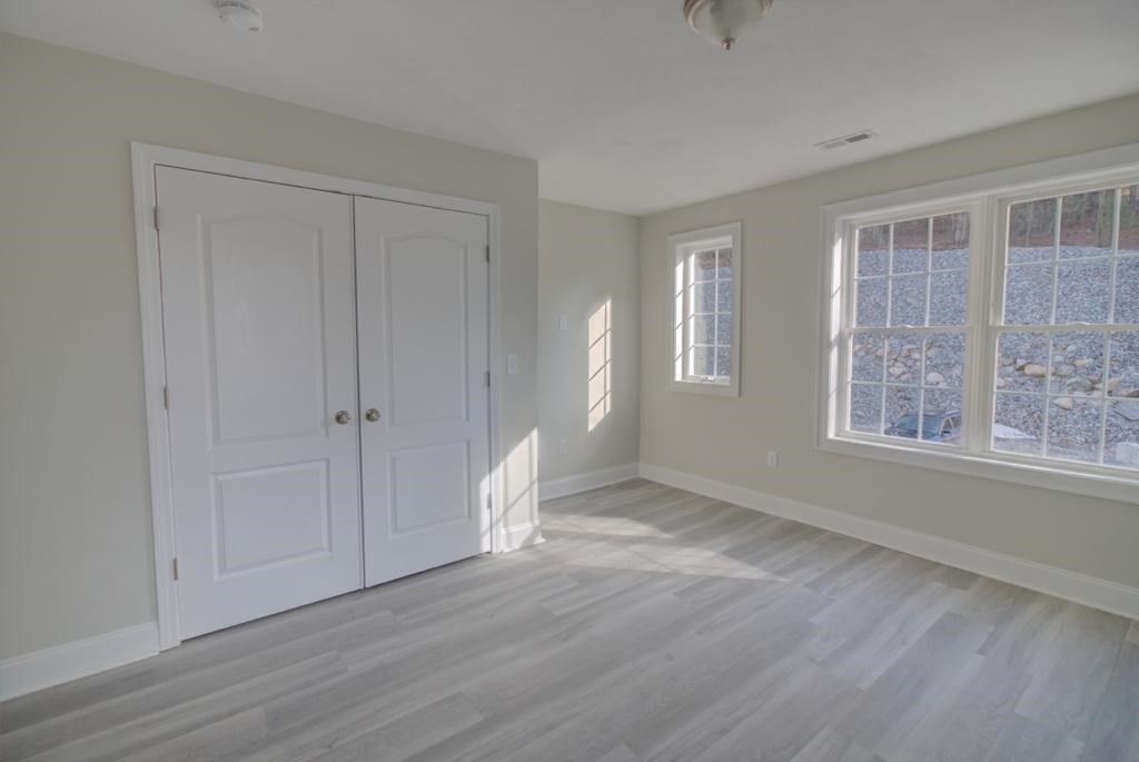 89 W Main St