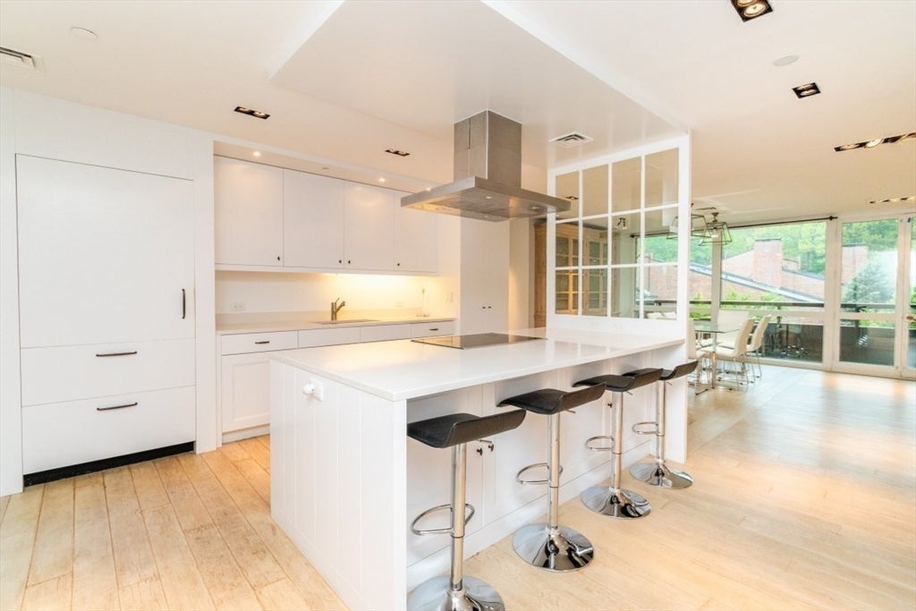 241 Perkins St D204