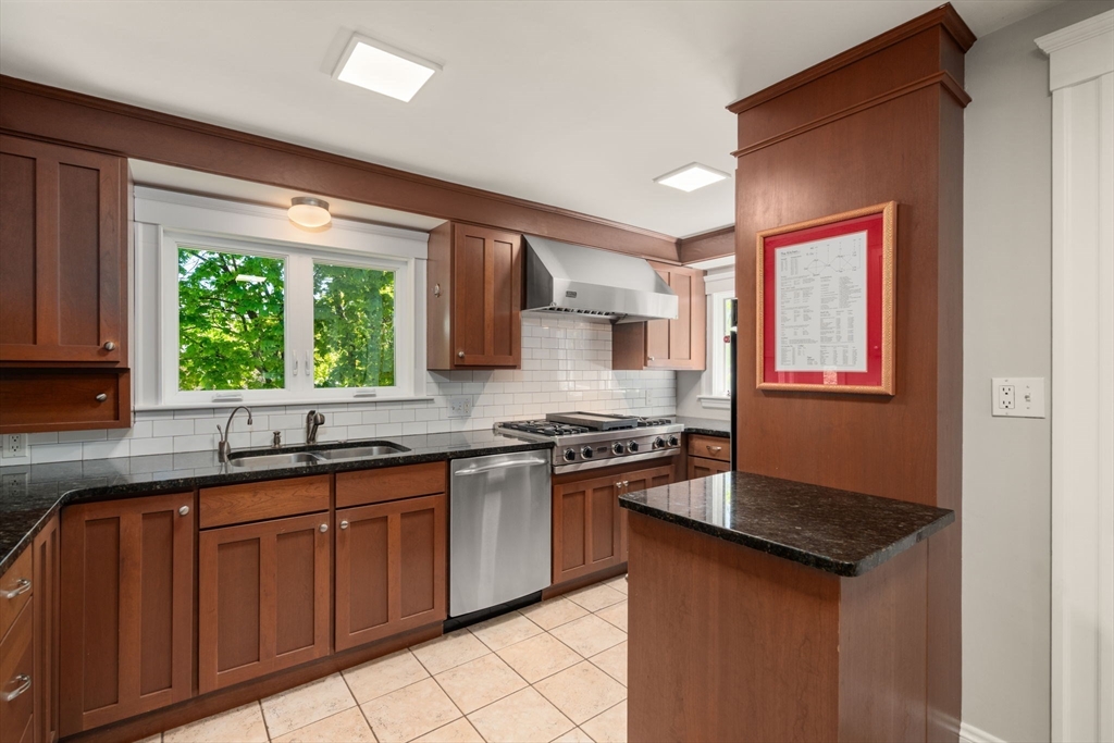 50 Stow St, Waltham, MA Photo #10