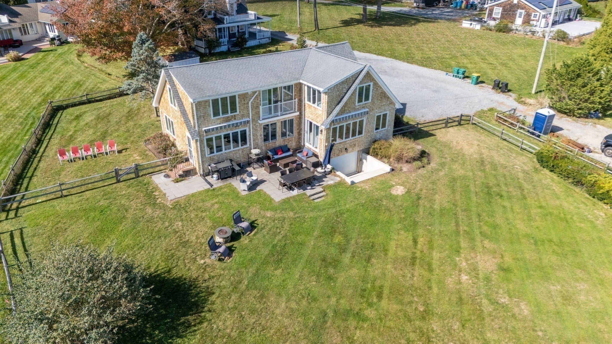 7 Pebble Ln