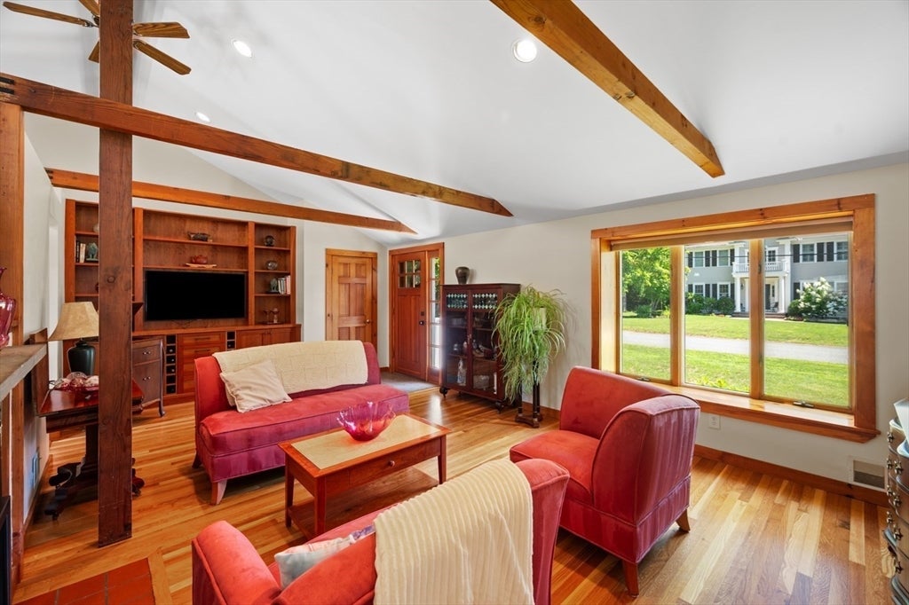 15 Fenmere Ave