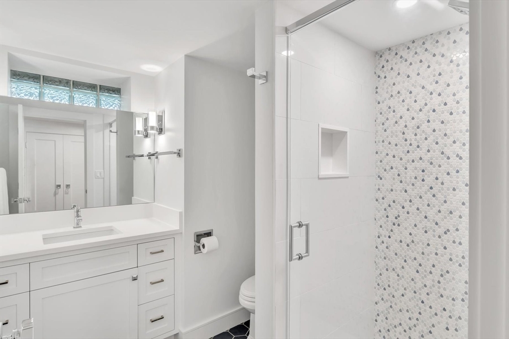 Barnstable, Massachusetts 02601, United States, 3 Bedrooms Bedrooms, ,6 BathroomsBathrooms,Residential,Pending,9595