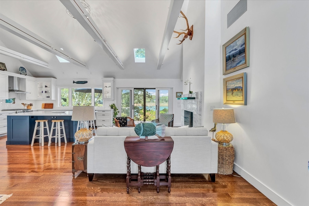 Barnstable, Massachusetts 02601, United States, 3 Bedrooms Bedrooms, ,6 BathroomsBathrooms,Residential,Pending,9595