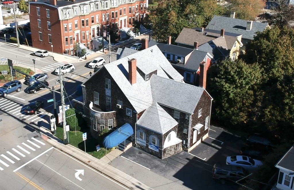 100 Court St
