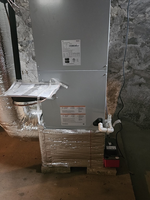 Lowell, Massachusetts 01852, United States, 5 Bedrooms Bedrooms, ,1 BathroomBathrooms,Residential,Active,237829