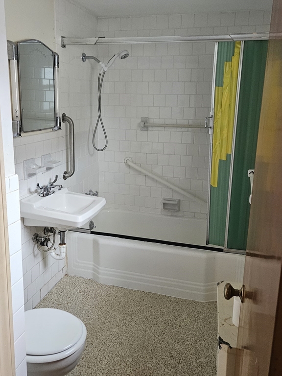 Lowell, Massachusetts 01852, United States, 5 Bedrooms Bedrooms, ,1 BathroomBathrooms,Residential,Active,237829