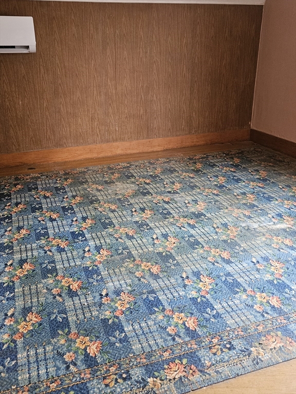 Lowell, Massachusetts 01852, United States, 5 Bedrooms Bedrooms, ,1 BathroomBathrooms,Residential,Active,237829