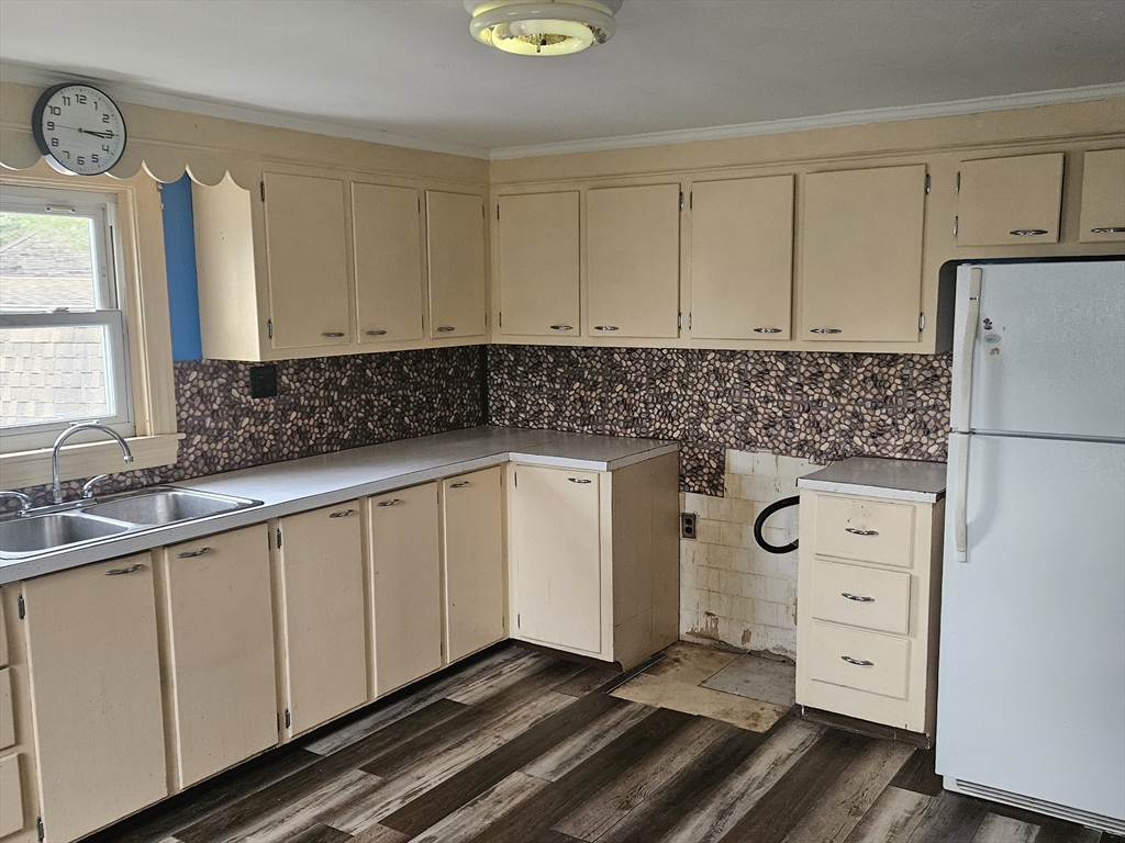 Lowell, Massachusetts 01852, United States, 5 Bedrooms Bedrooms, ,1 BathroomBathrooms,Residential,Active,237829