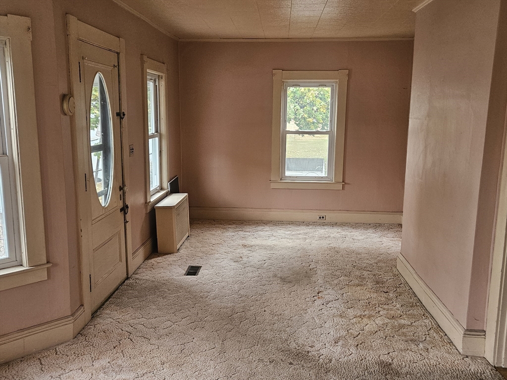 Lowell, Massachusetts 01852, United States, 5 Bedrooms Bedrooms, ,1 BathroomBathrooms,Residential,Active,237829