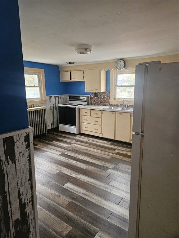 Lowell, Massachusetts 01852, United States, 5 Bedrooms Bedrooms, ,1 BathroomBathrooms,Residential,Active,237829