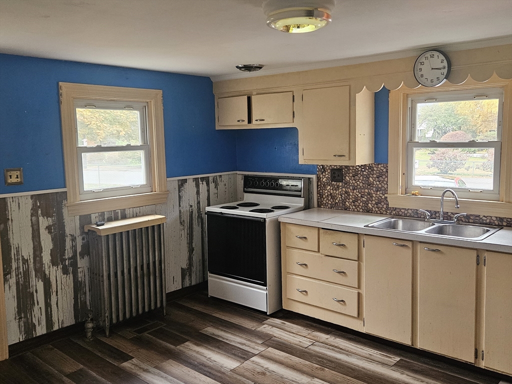 Lowell, Massachusetts 01852, United States, 5 Bedrooms Bedrooms, ,1 BathroomBathrooms,Residential,Active,237829