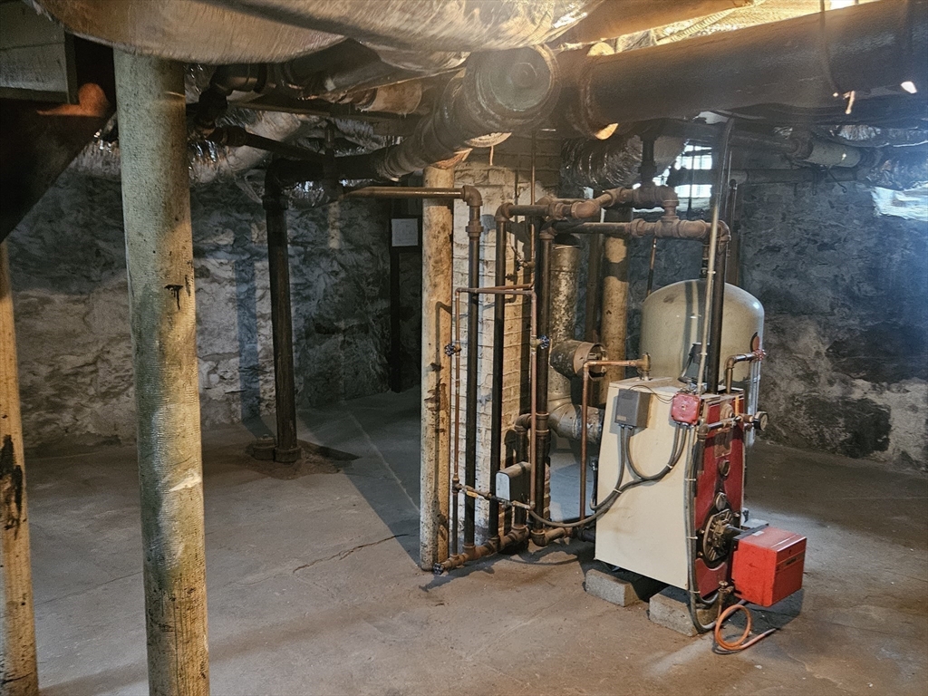 Lowell, Massachusetts 01852, United States, 5 Bedrooms Bedrooms, ,1 BathroomBathrooms,Residential,Active,237829