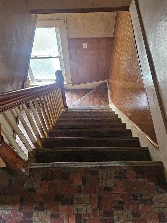 Lowell, Massachusetts 01852, United States, 5 Bedrooms Bedrooms, ,1 BathroomBathrooms,Residential,Active,237829