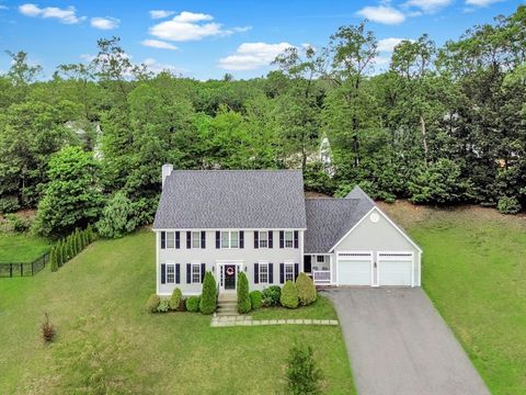 8 Autumn Gate Cir Millbury MA 01527