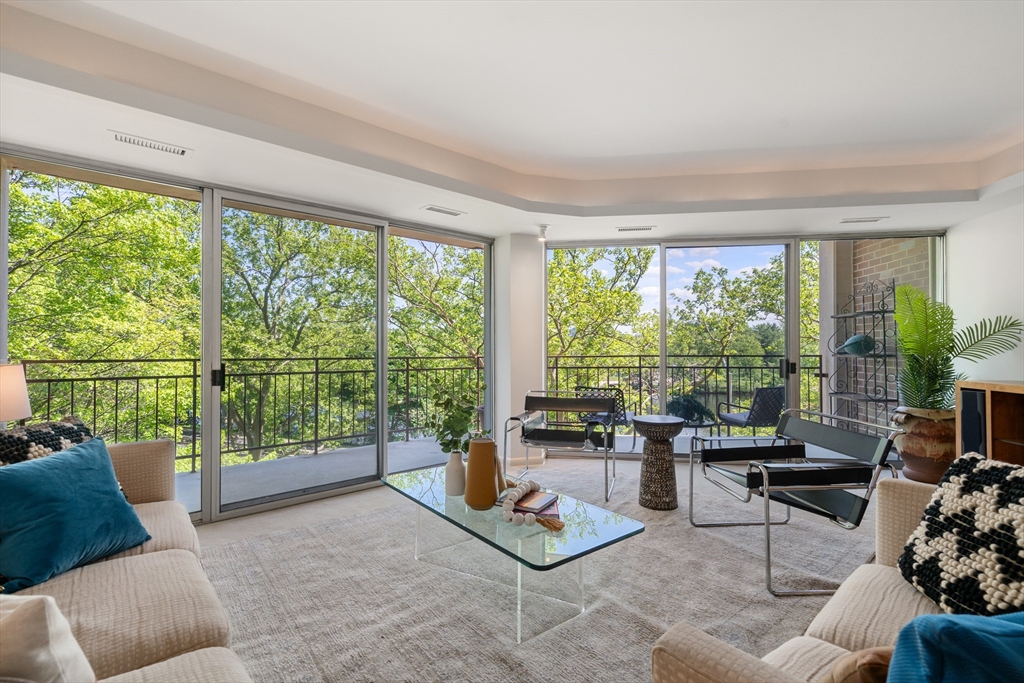 1010 Memorial Drive 3F