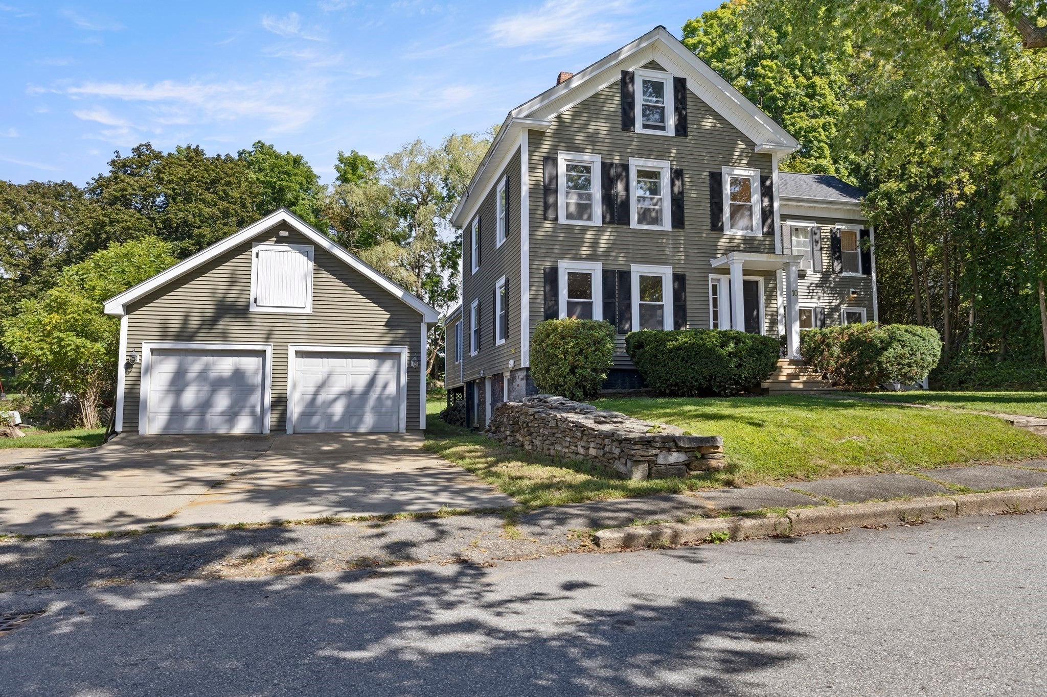 10 Spring St, North Brookfield, MA Photo #1