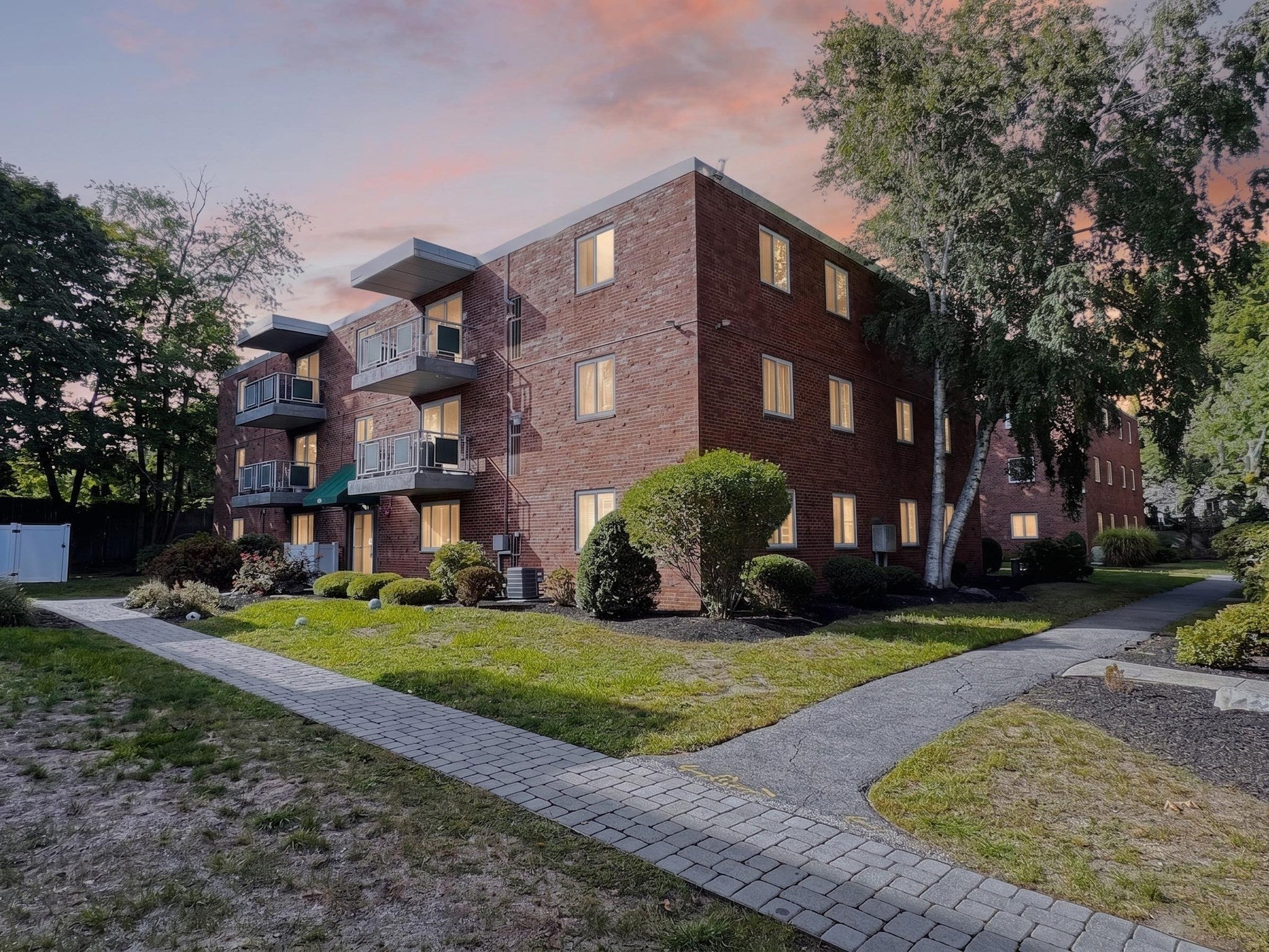 Photo of 300 Commercial St, Braintree, MA