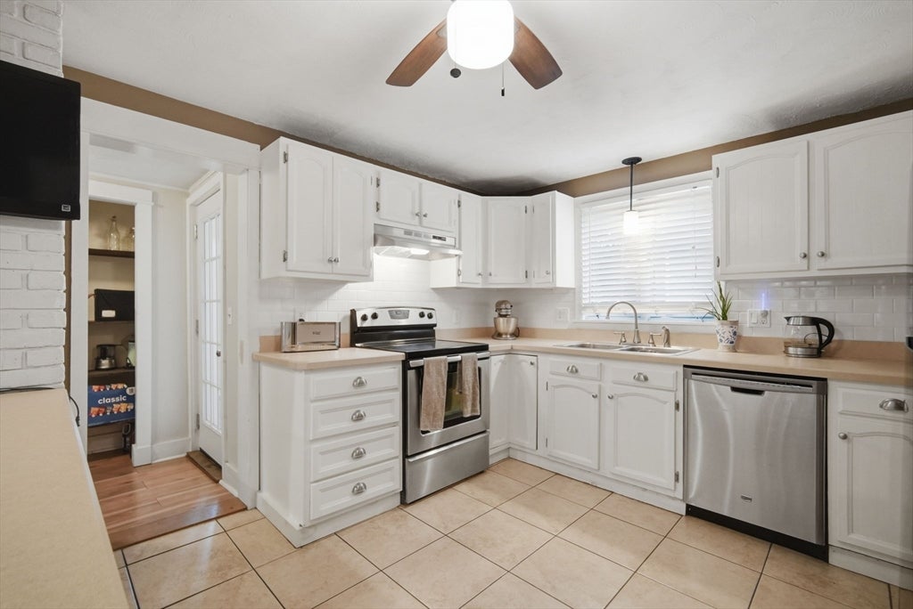 43 Corona St, Springfield, MA Photo #11
