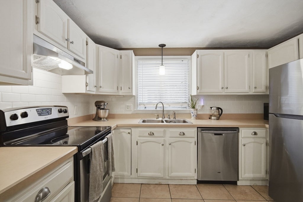 43 Corona St, Springfield, MA Photo #12