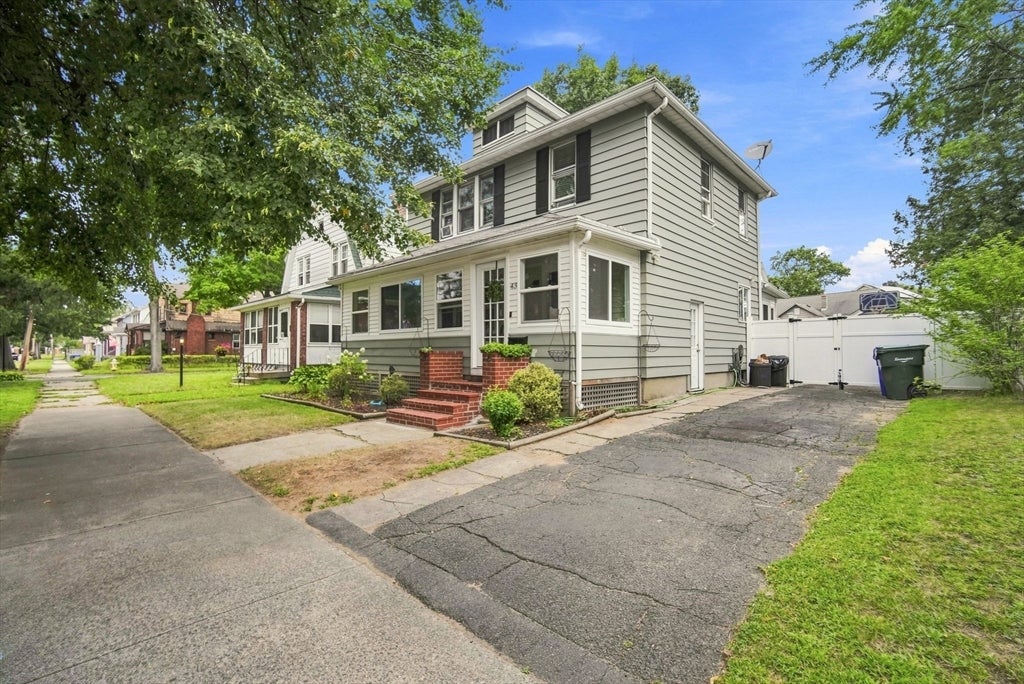 43 Corona St, Springfield, MA Photo #2
