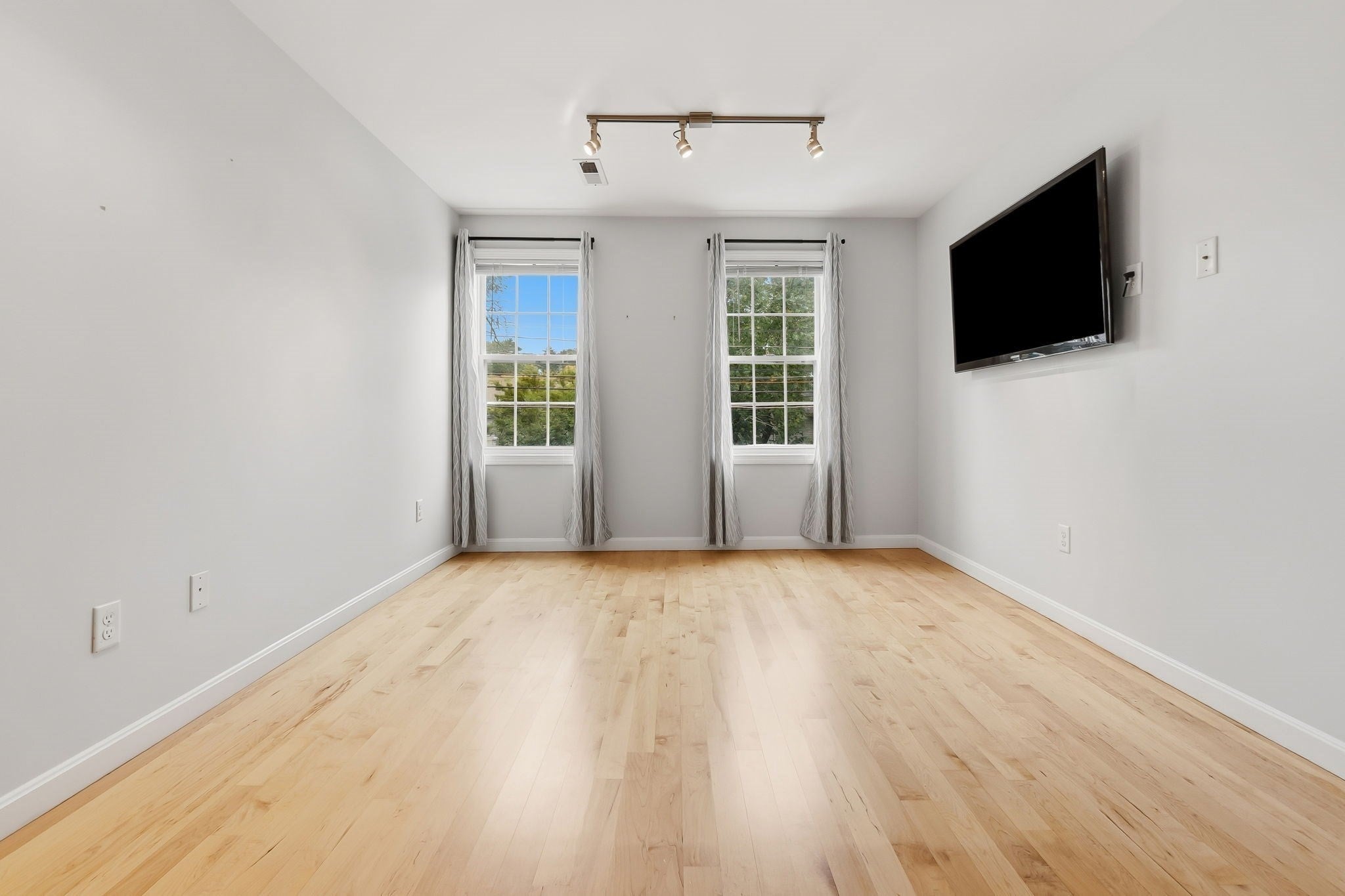 23 South Main St 5