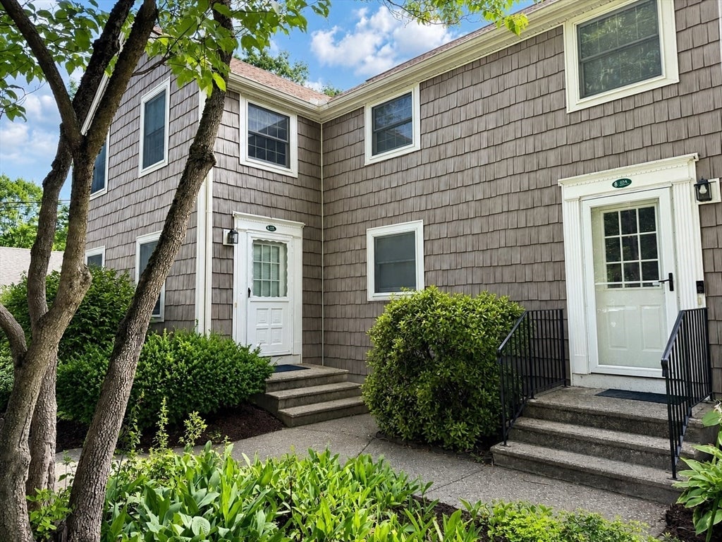 62 Laurel St #B, Greenfield, MA Photo #2
