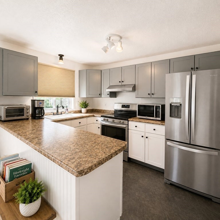 62 Laurel St #B, Greenfield, MA Photo #11