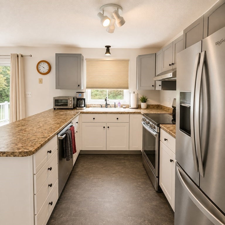62 Laurel St #B, Greenfield, MA Photo #12