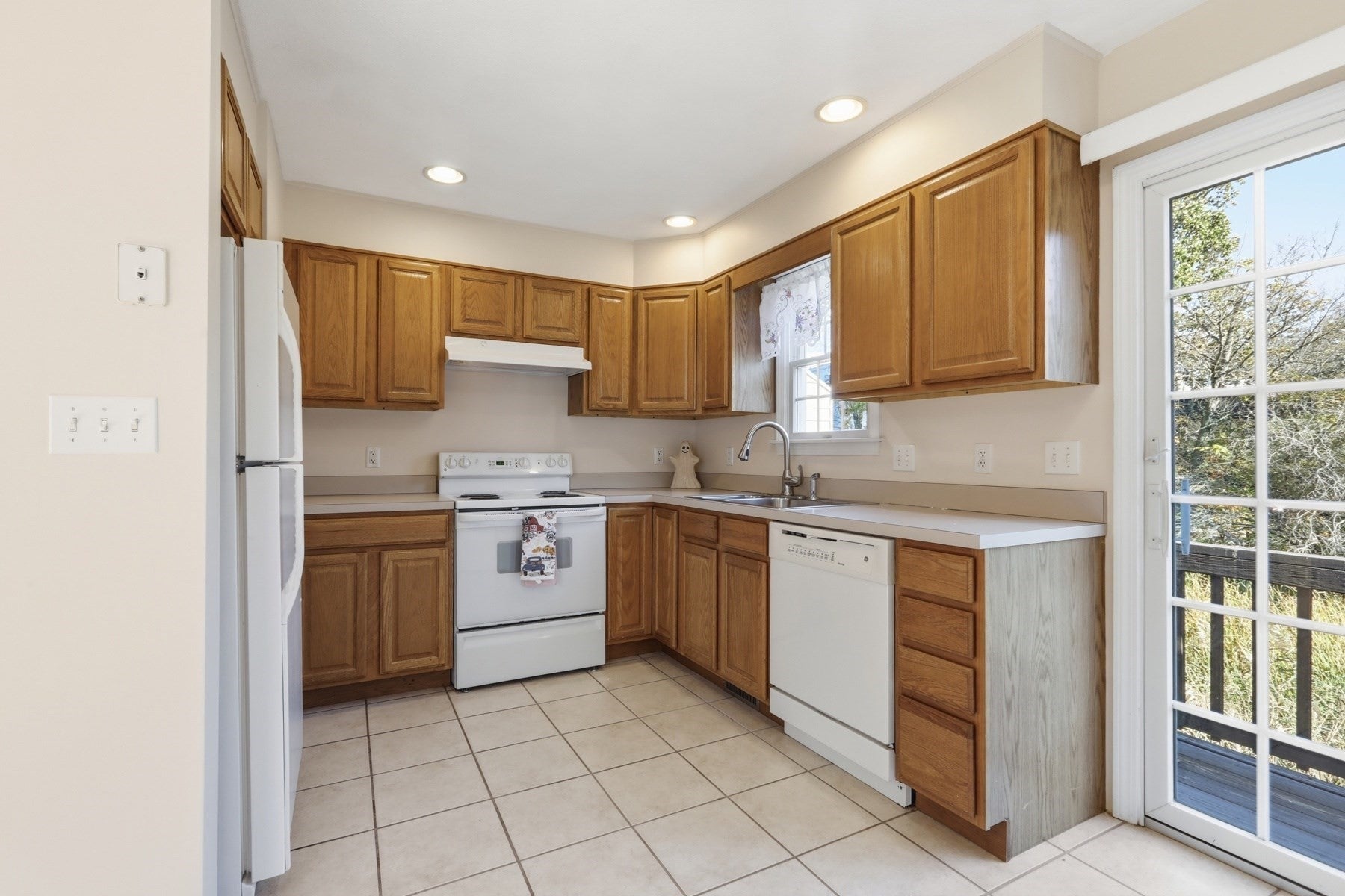 252 Albion St #15, Wakefield, MA, 252 Albion St #15, Wakefield, MA Photo #6