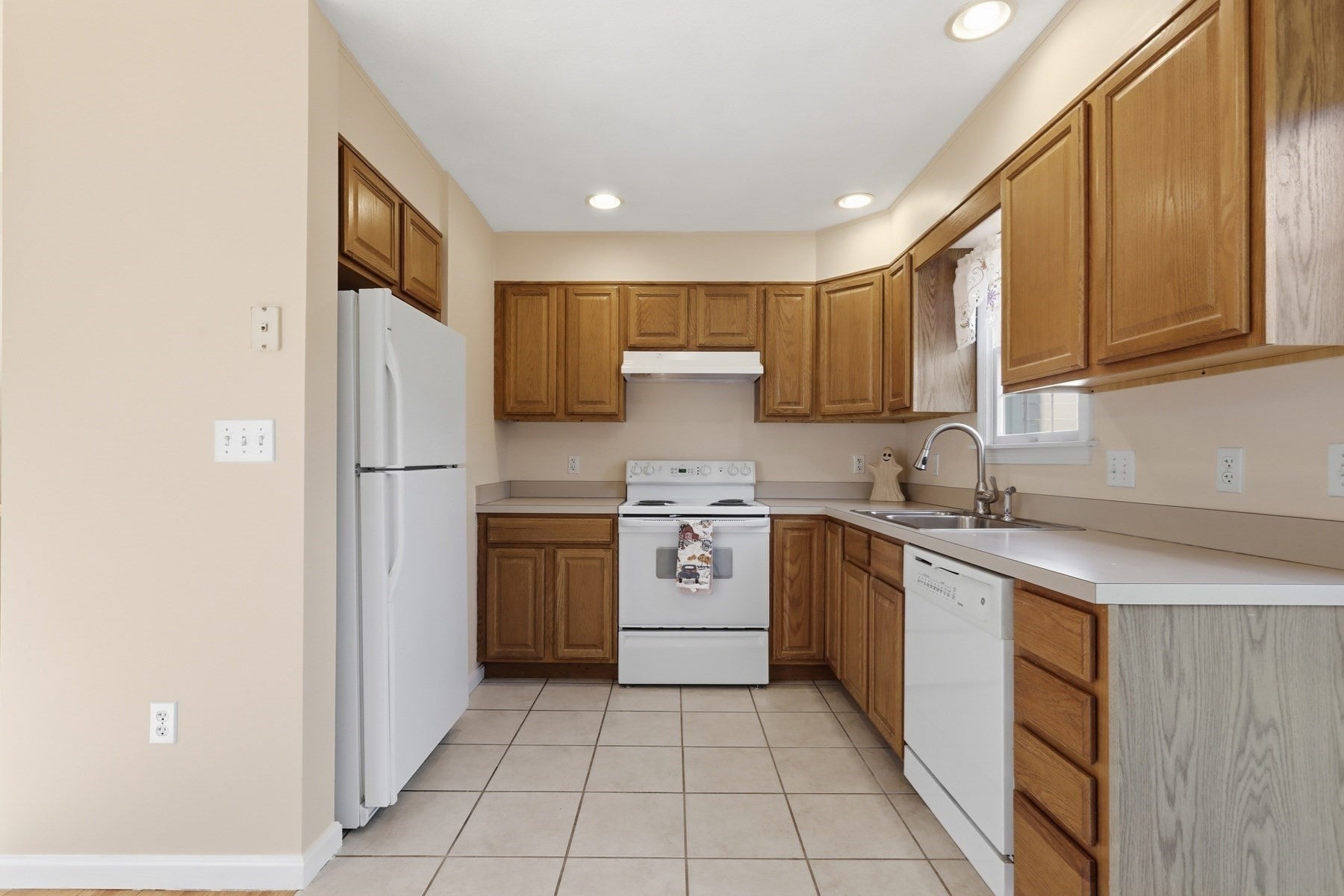 252 Albion St #15, Wakefield, MA, 252 Albion St #15, Wakefield, MA Photo #13