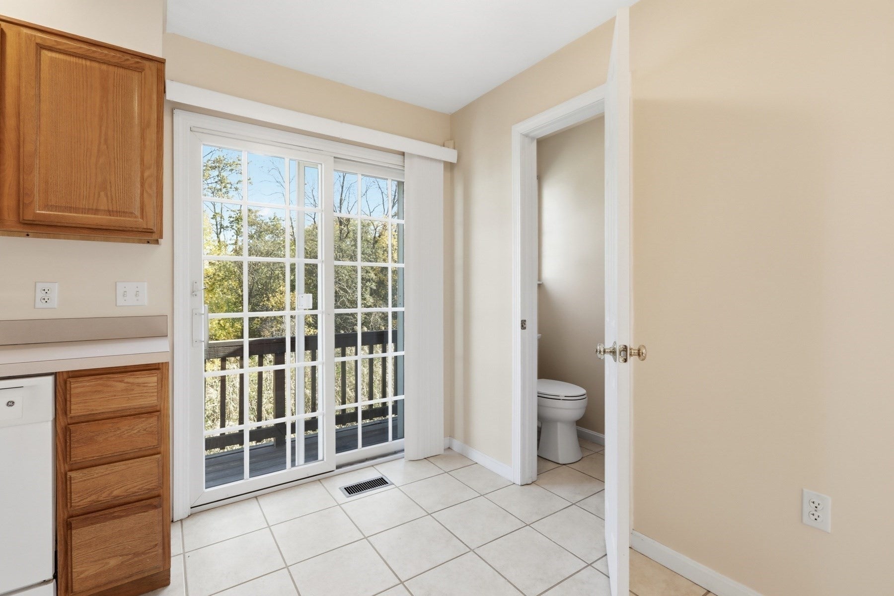 252 Albion St #15, Wakefield, MA, 252 Albion St #15, Wakefield, MA Photo #14