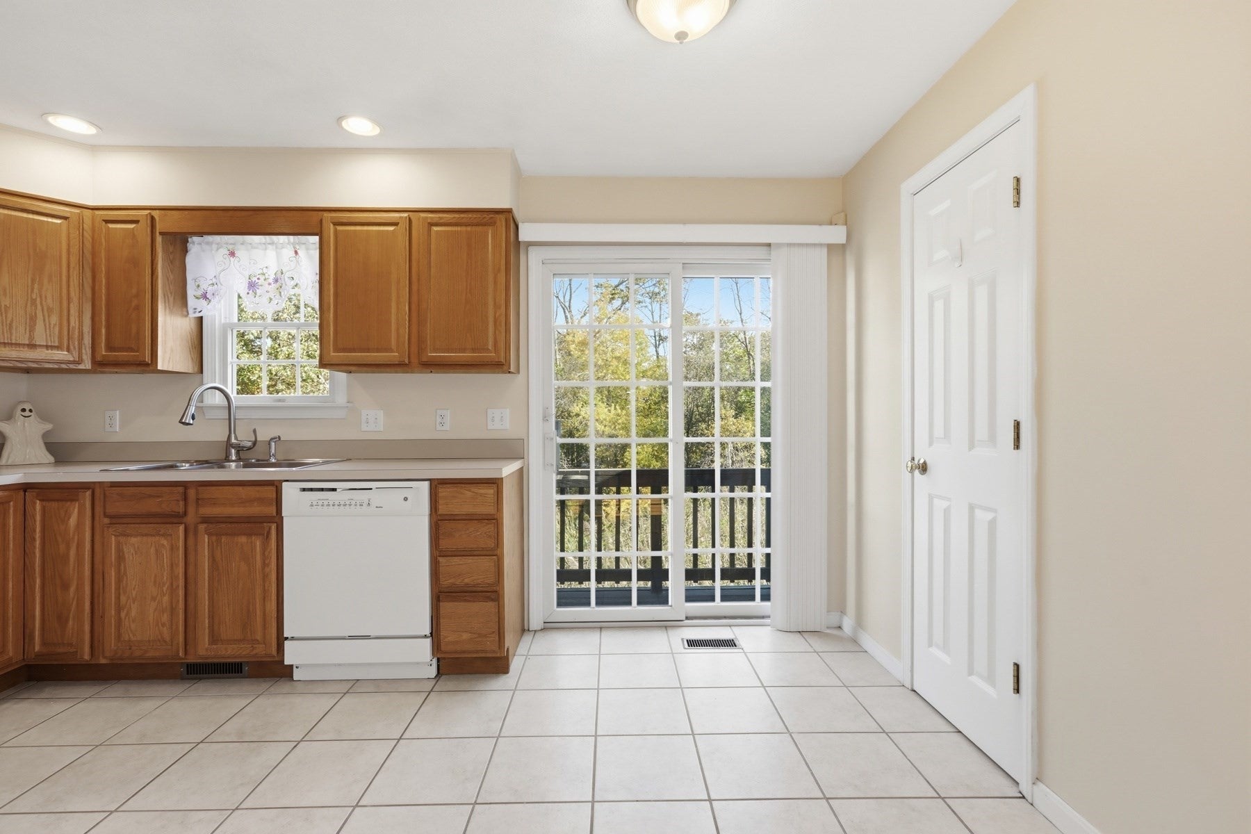 252 Albion St #15, Wakefield, MA, 252 Albion St #15, Wakefield, MA Photo #7