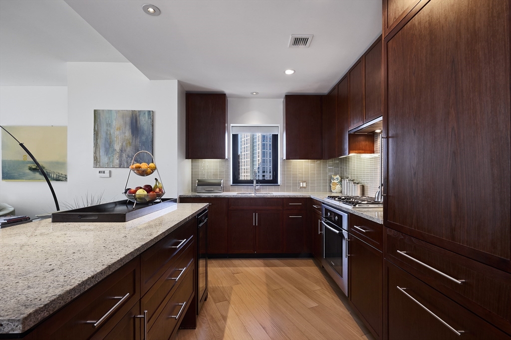 580 Washington St 1402