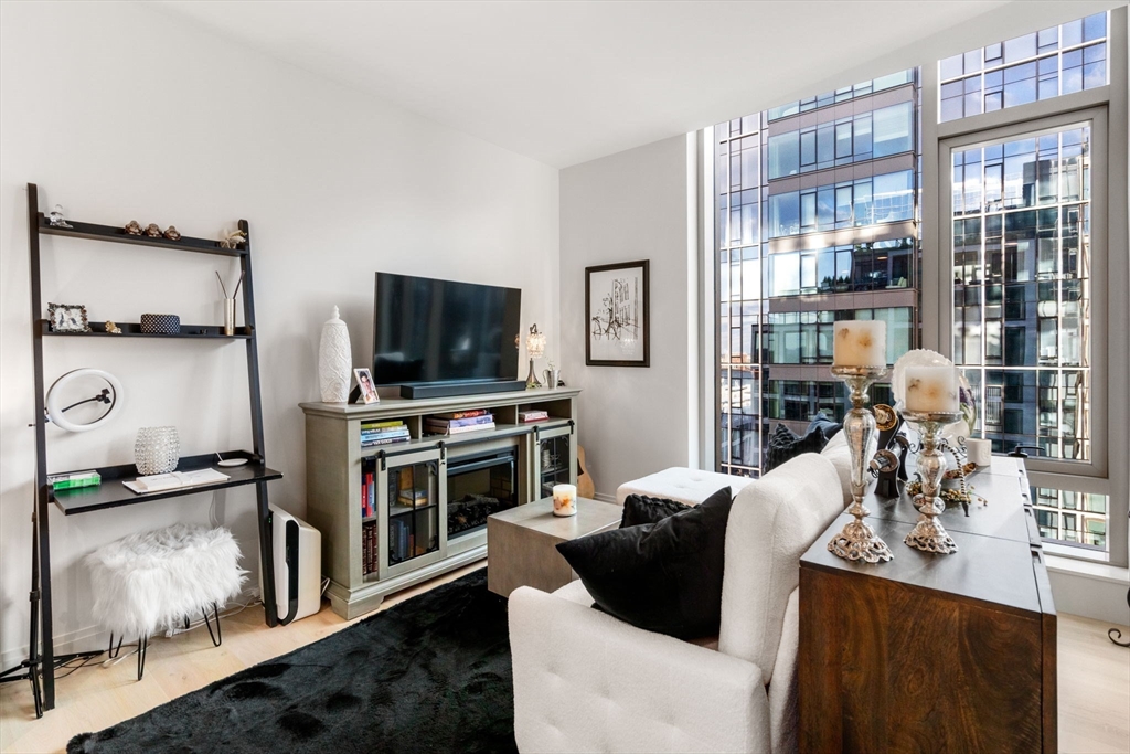 133 Seaport Blvd 1719