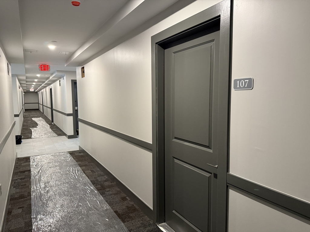 251 Sladen Street 207