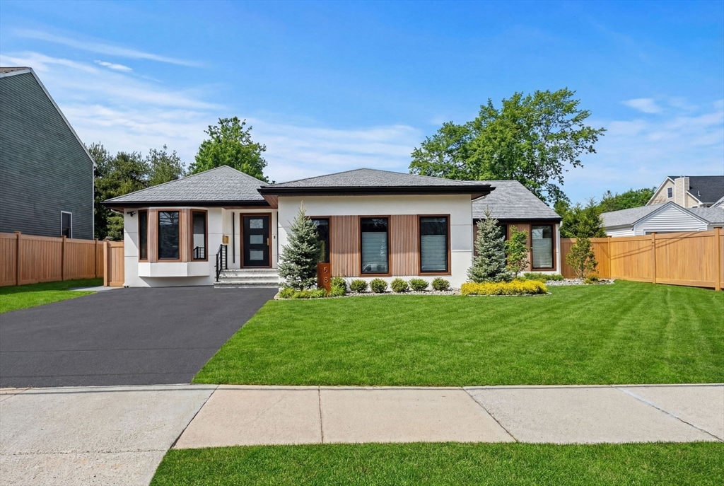 581 Saw Mill Brook Parkway