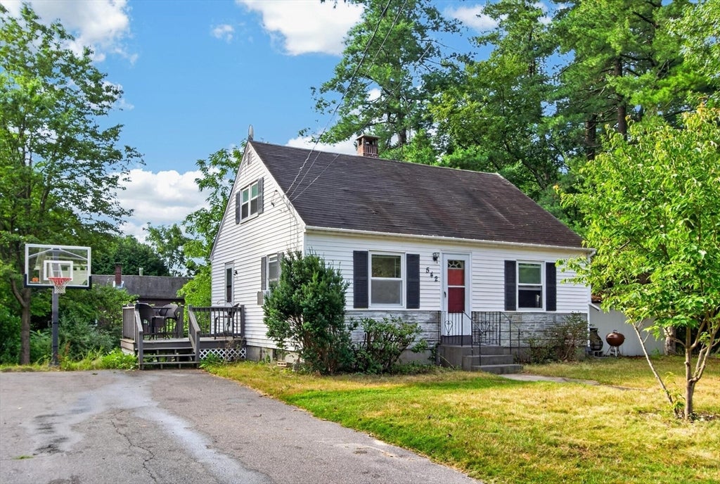 Photo of 542 Wanoosnoc Rd, Fitchburg, MA
