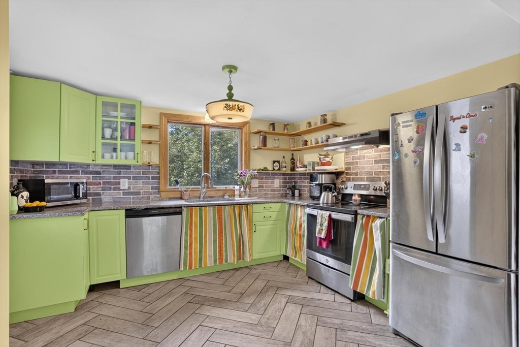 542 Wanoosnoc Rd, Fitchburg, MA, 542 Wanoosnoc Rd, Fitchburg, MA Photo #3