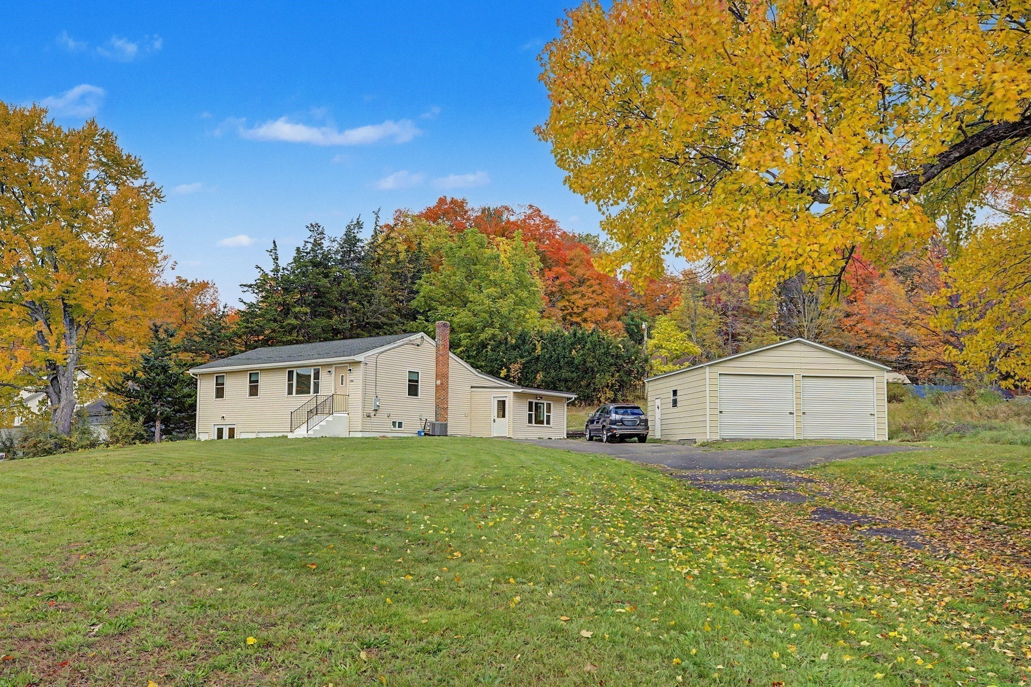 Photo of 286 Granville Rd, Southwick, MA