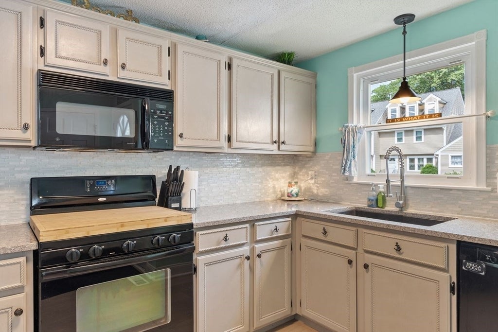 77 Merrimack Meadows Ln #77, Tewksbury, MA, 77 Merrimack Meadows Ln #77, Tewksbury, MA Photo #10