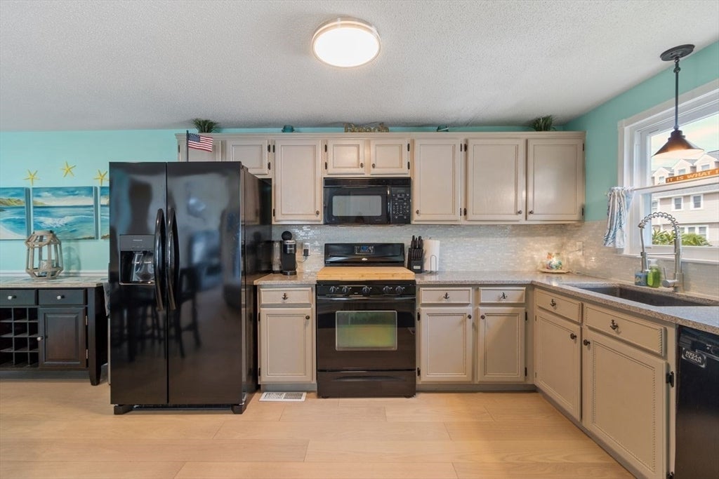 77 Merrimack Meadows Ln #77, Tewksbury, MA, 77 Merrimack Meadows Ln #77, Tewksbury, MA Photo #9