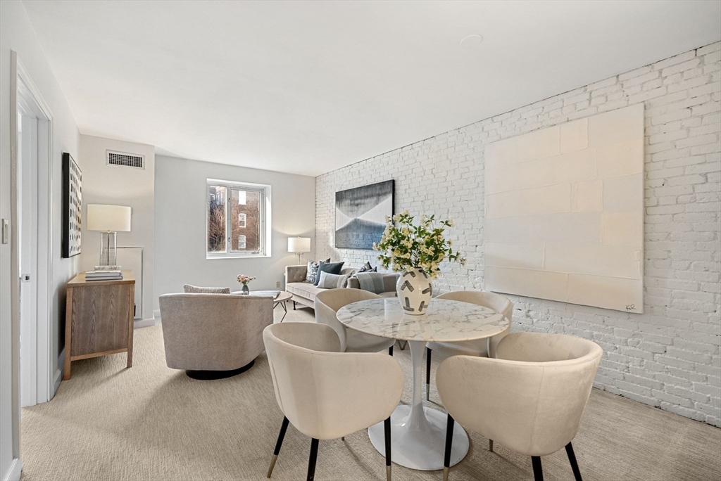 19 Wiget St 201