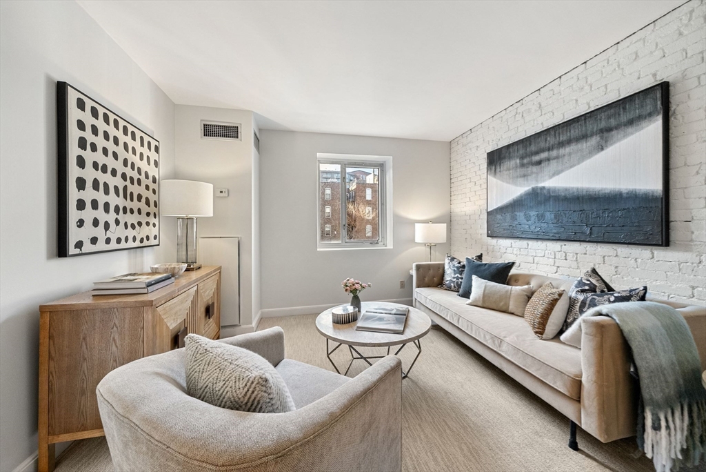 19 Wiget St 201