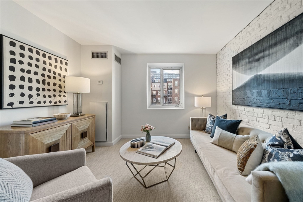 19 Wiget St 201