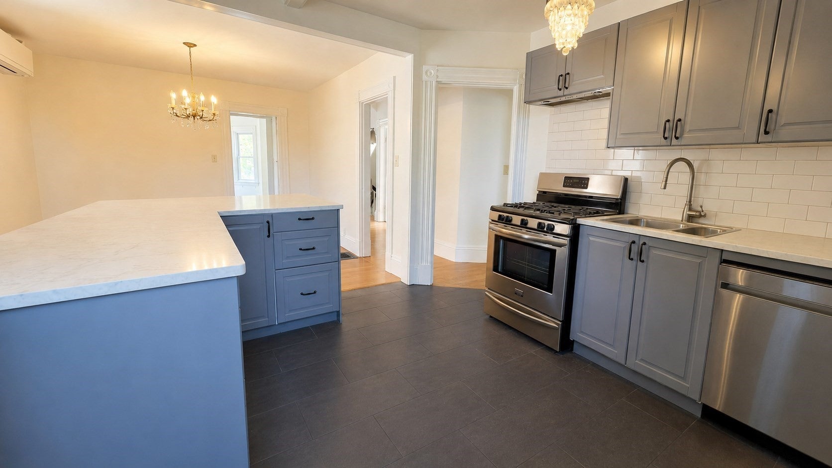 Click for 576 Trapelo Rd #2, Belmont, MA slideshow