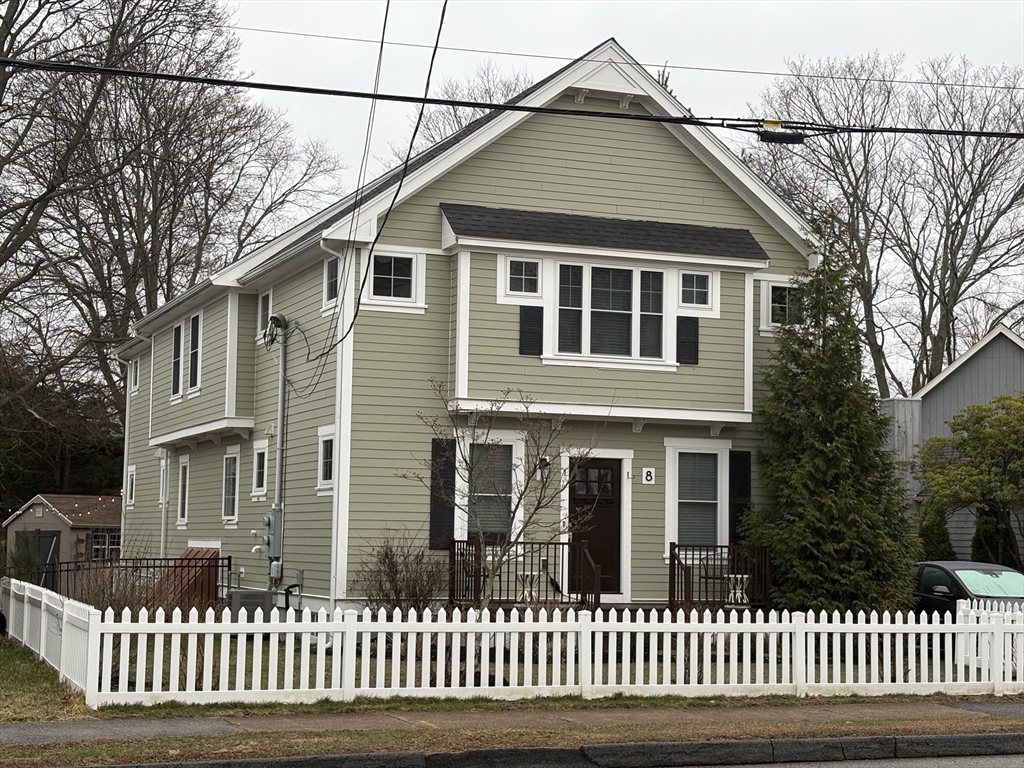 8 Sylvan St A