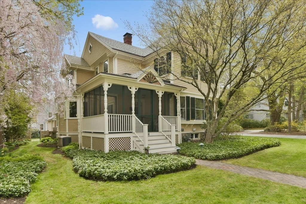 14 Locust Ave